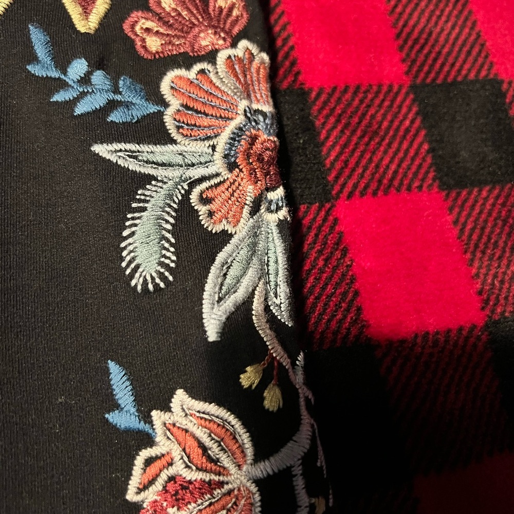 NWT! Johnny Was DENALI LEGGING Black Embroidered Legging Pants Floral Yoga - Picture 7 of 8